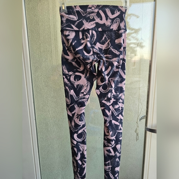 Lululemon Athletica Pink and Black Patterned Leggings - Picture 3 of 14